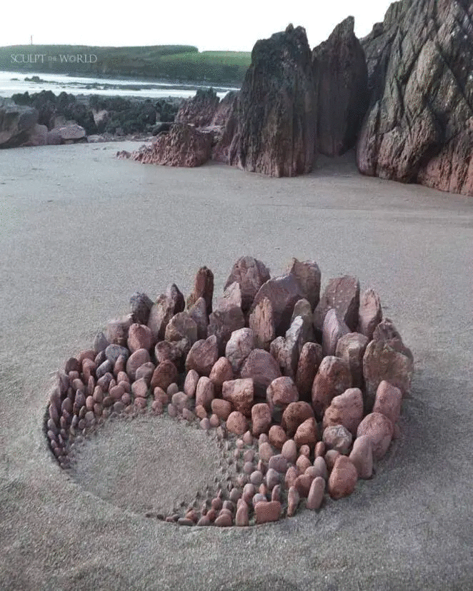 15 Magical Stone Circles. The Mesmerizing Patterns on the Beaches Catch the Eye of Every