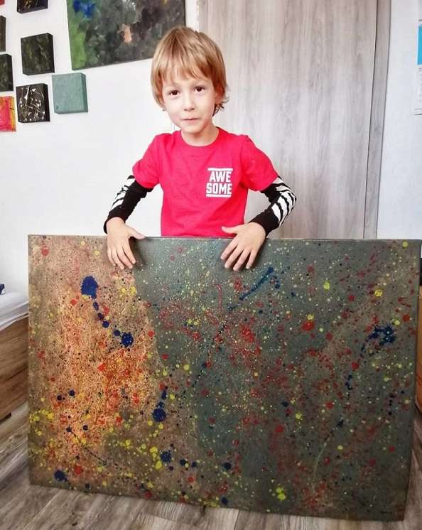 3 1 7 - Pai postou com orgulho: “Meu filho tem Autismo e se expressa através da pintura, e eis aqui algumas obras de arte dele”.