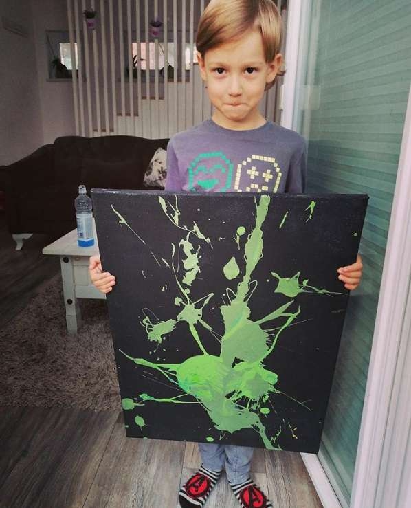 5 1 4 - Pai postou com orgulho: “Meu filho tem Autismo e se expressa através da pintura, e eis aqui algumas obras de arte dele”.