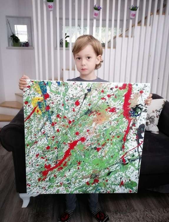 10 2 - Pai postou com orgulho: “Meu filho tem Autismo e se expressa através da pintura, e eis aqui algumas obras de arte dele”.