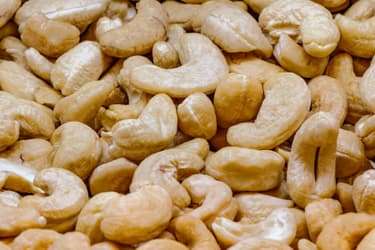 1800ss_getty_rf_raw_cashews.jpg?resize=375px:250px&output-quality=50