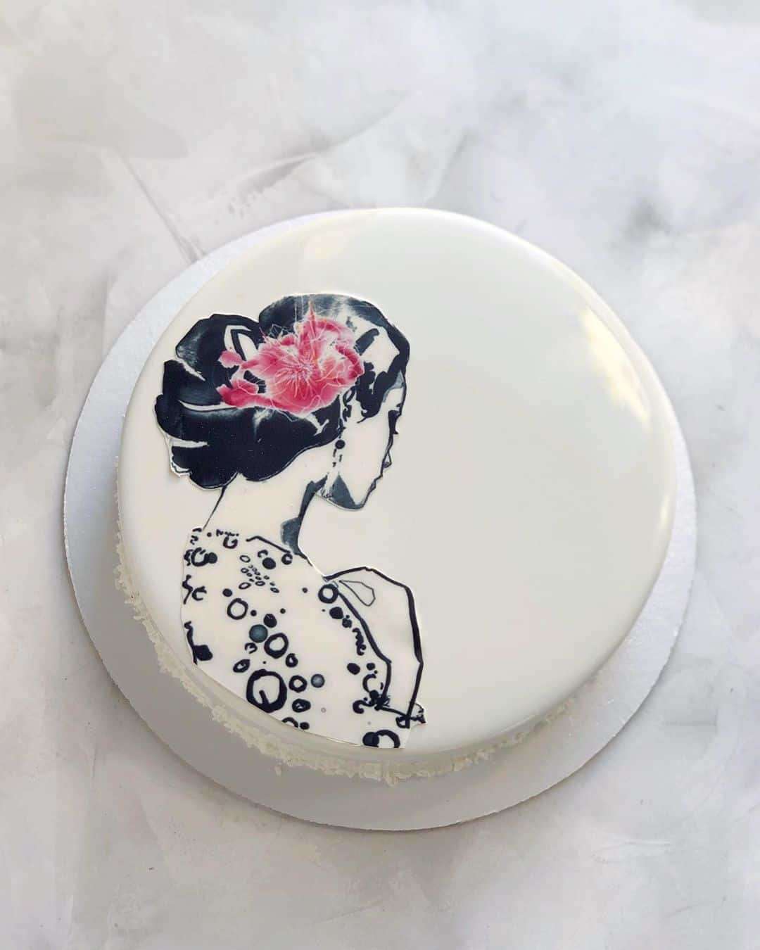 Beautifully Designed Cakes In Minimalist Style by Yuliya Ilkevich