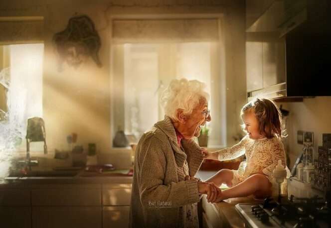 19 Warm Sun-Saturated Photos of Grandparents and Their Grandchildren. Some of the Most Beautiful Family Heirlooms!