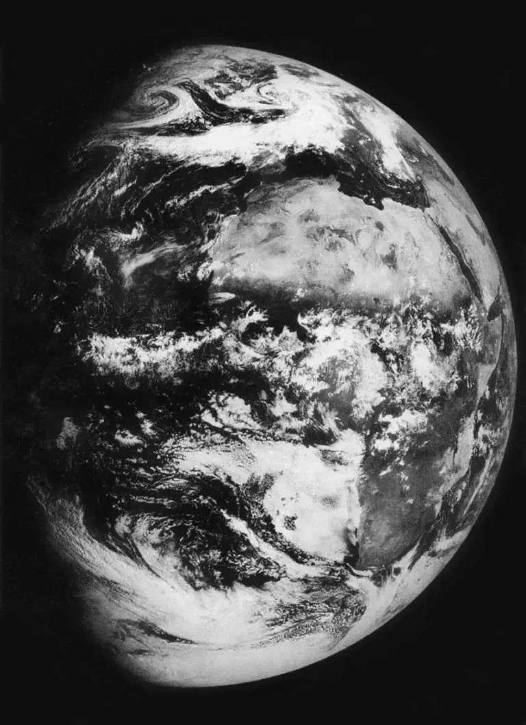 Photograph of the Earth taken by Zond-5 from a distance of 90,000 kilometers