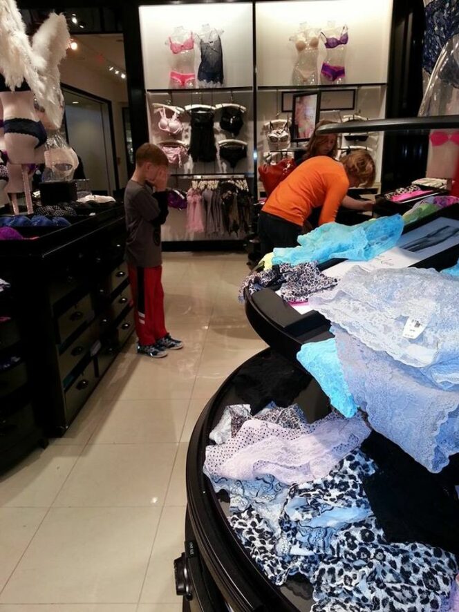 21 Examples Proving What Kind of Challenge It Is to Go Shopping with Your Kids
