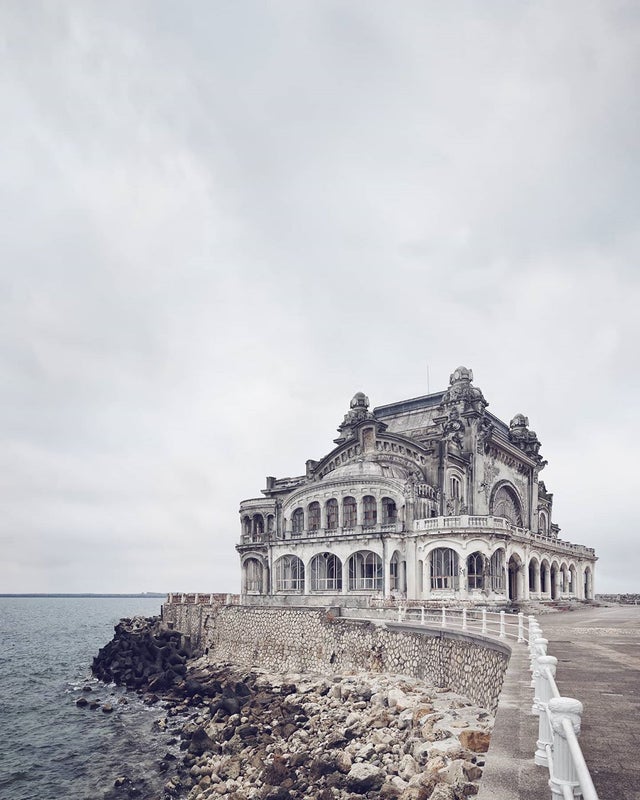 19 Stunning Photos of Breathtaking Abandoned Places