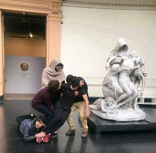 17 Photos of People Having Fun in Museums