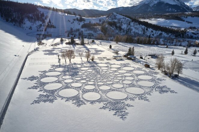 17 Beautiful Images Created in Snow and Sand
