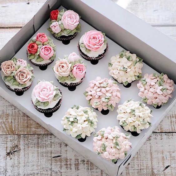 17 Flowery Cupcakes That Look as if They Had Just Been Brought From the Garden. They Look Marvelous!