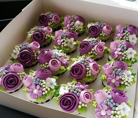 17 Flowery Cupcakes That Look as if They Had Just Been Brought From the Garden. They Look Marvelous!