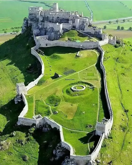 17 Amazing Castles From All Around The World