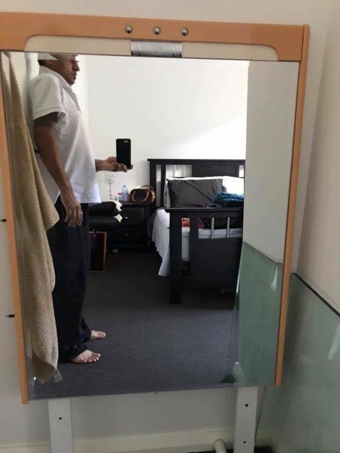 How to Take an Ideal Photo of a Mirror. 19 People Who Stood up to the Challenge