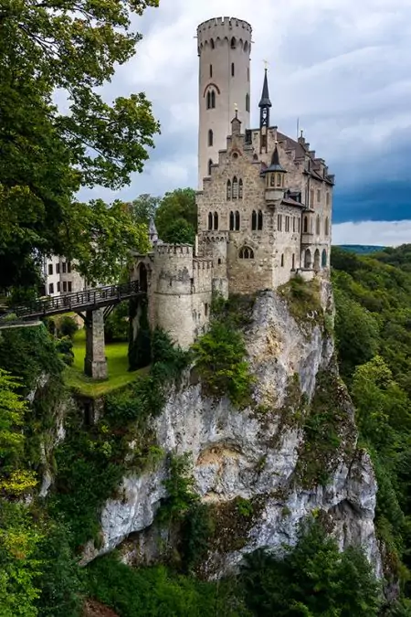 17 Amazing Castles From All Around The World
