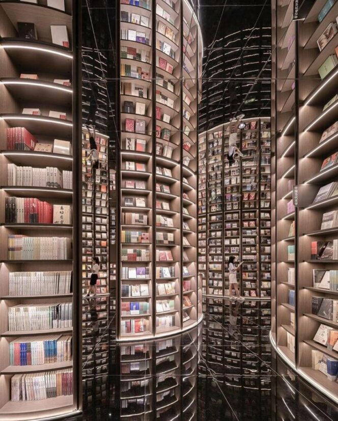 A Bookstore Straight From a Science-Fiction Movie. This Never-Ending Book Palace Really Exists!