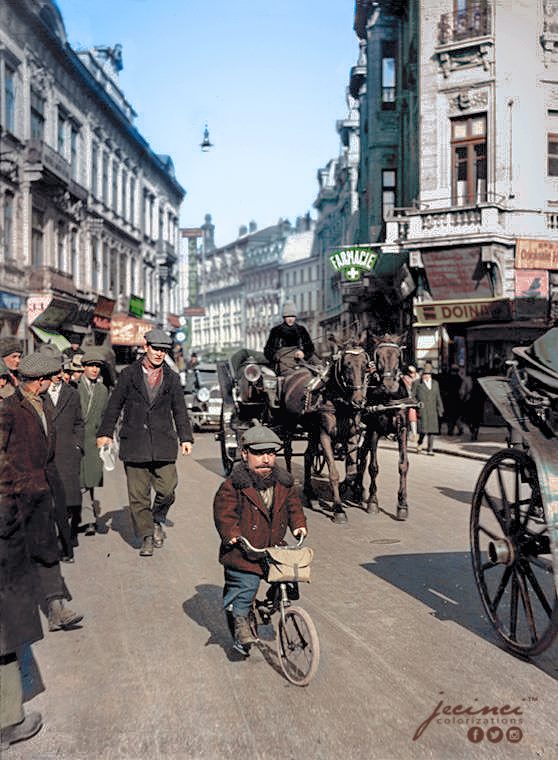 17 Colored Photographs to Take You Back in Time